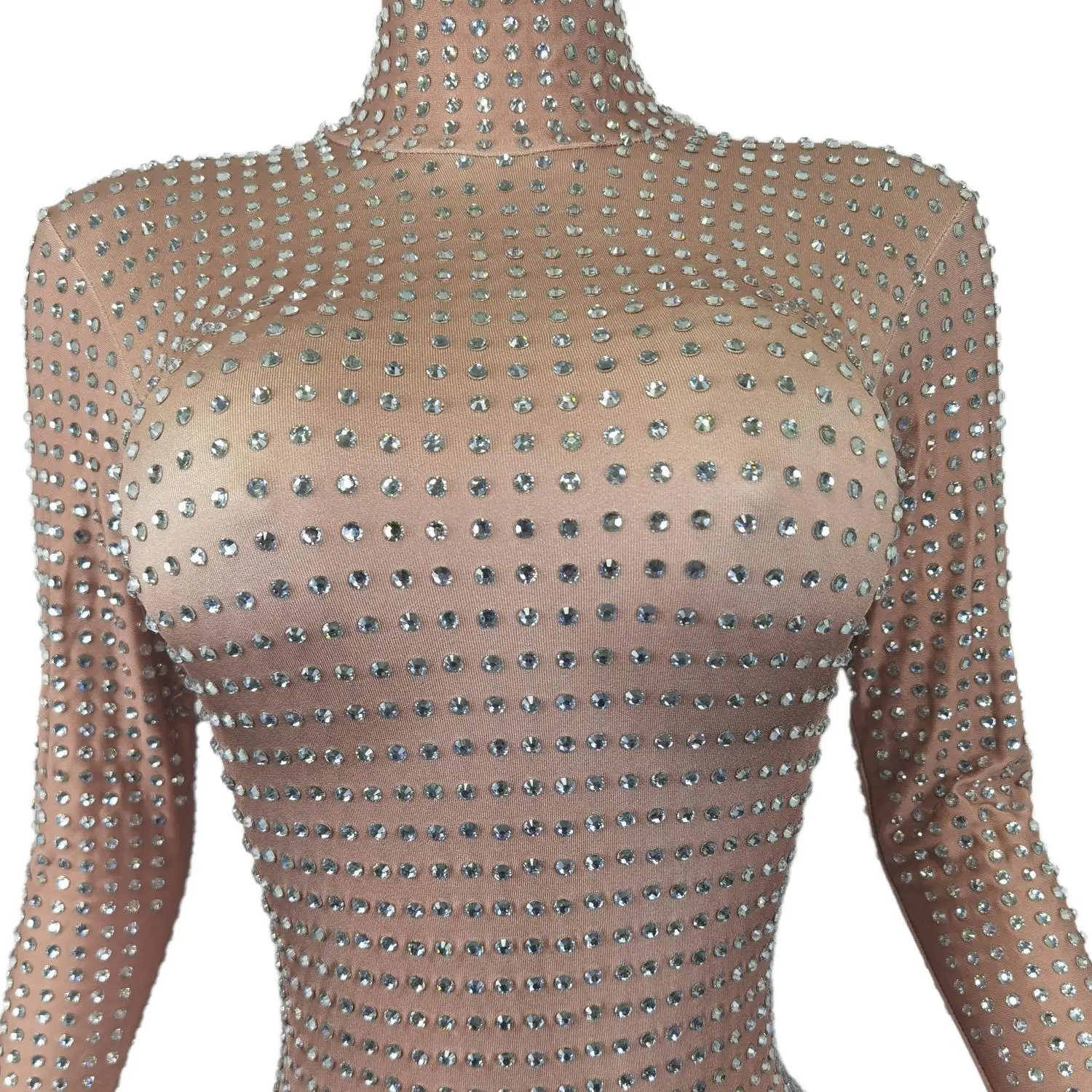 Рисунок 5 - Роскошный Облегающий комбинезон с блестящими камнями