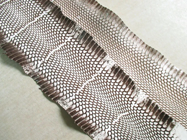 Description Picture 5 of itemArtificial Rearing Nature Genuine Ture Snake Skin Leather Raw Material Whole Piece