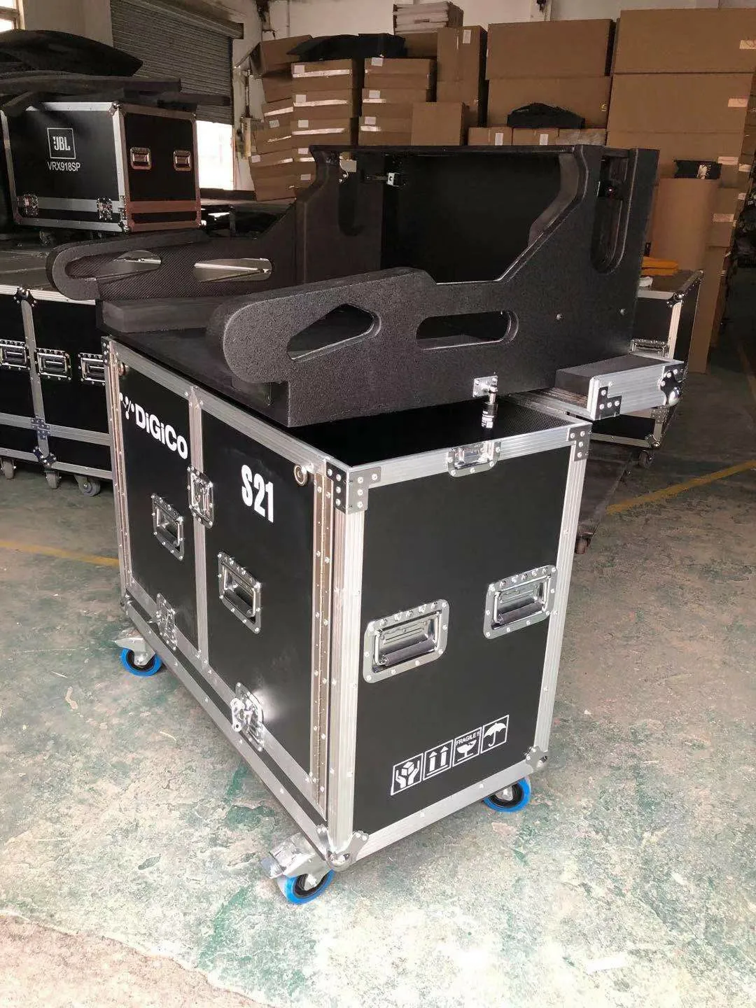 Digico S21 mixing console aviation case hydraulic cabinet all-in-one shockproof and rainproof with desktop case transport case 3