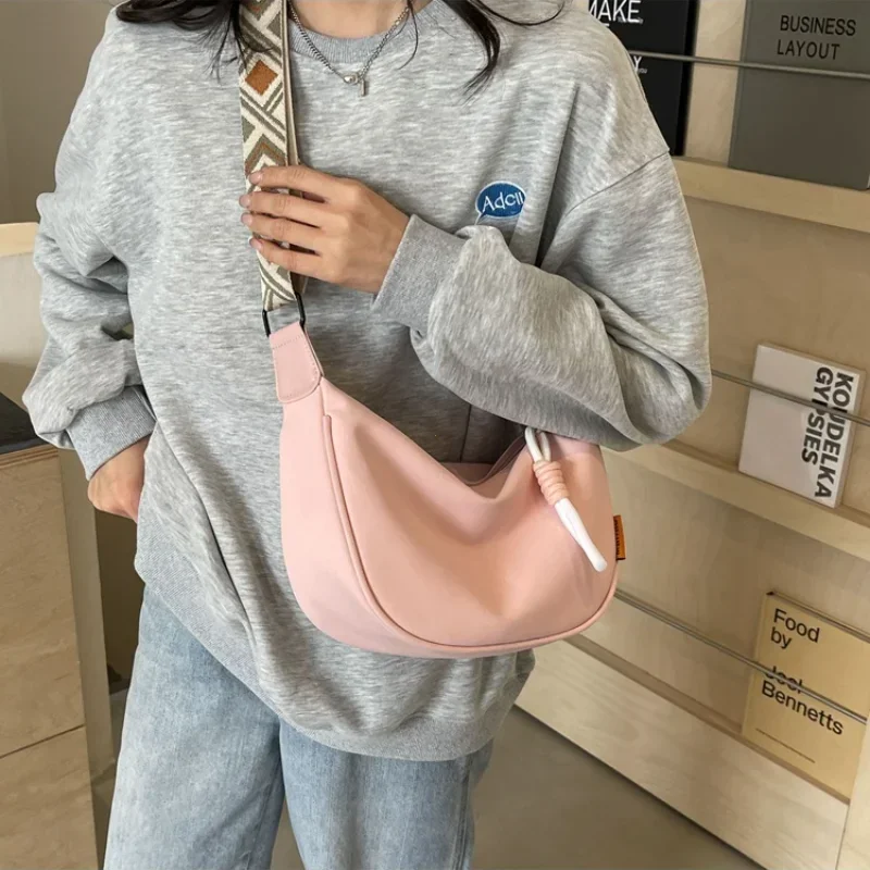 2026 New Fashion Crossbody Bag Simple Wide Shoulder Strap Design Single Shoulder Bag Original Style Commuting Dumpling Women Bag