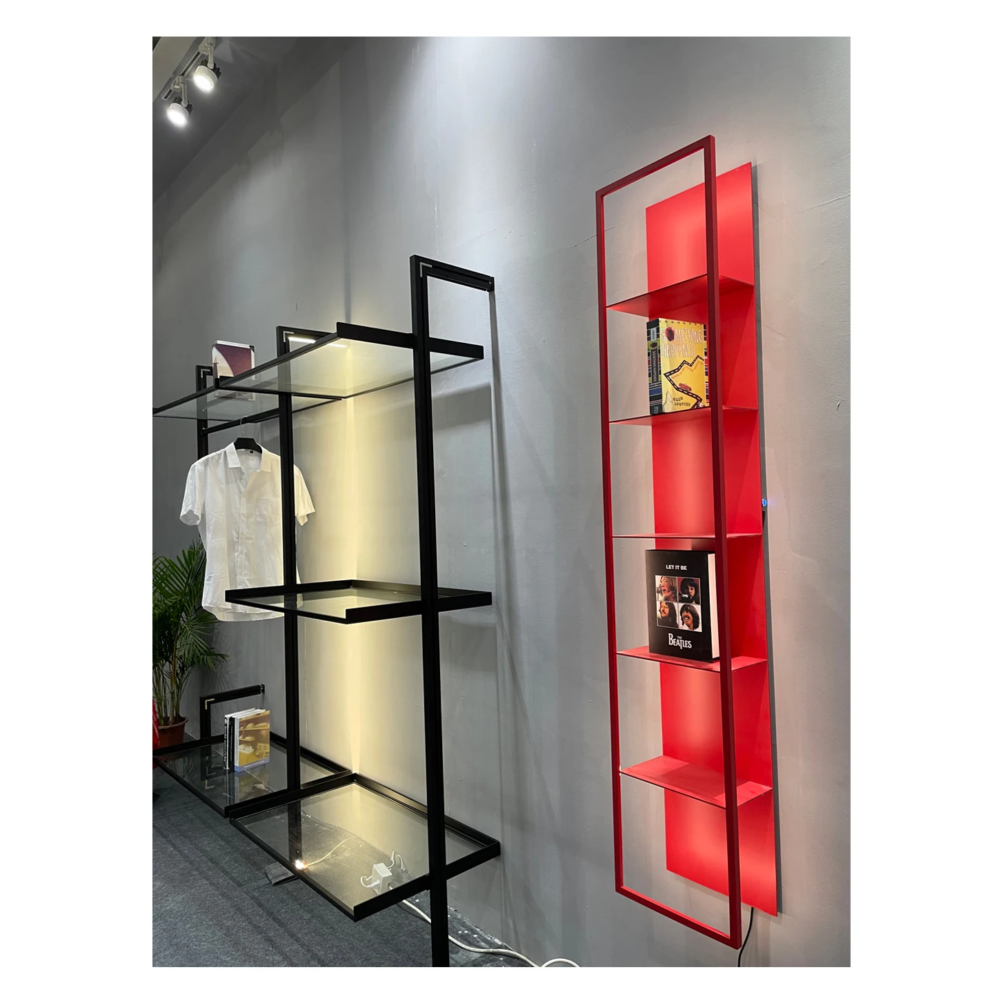 Рисунок 2 - Рабочая книжная полка/красная гостиная