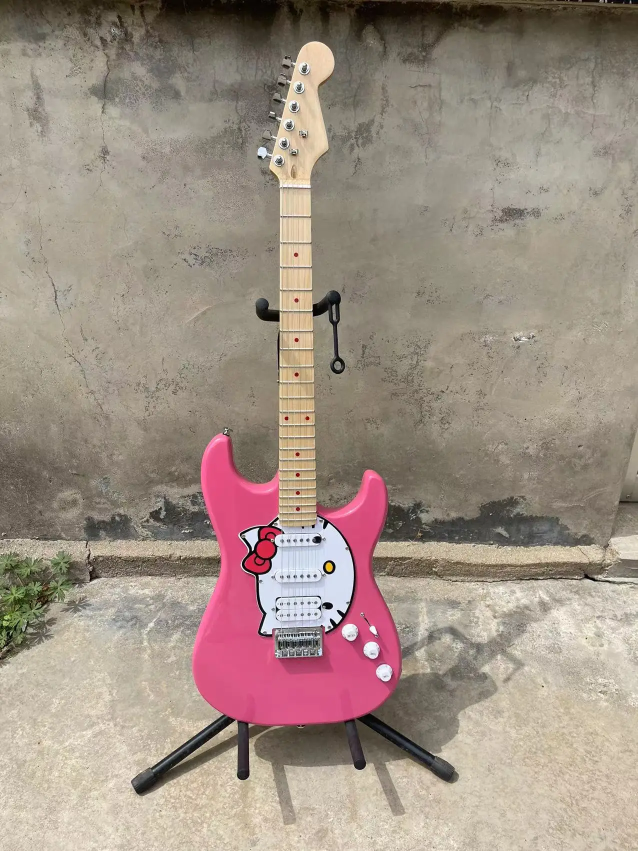 PinkKittyCatSTGuitarraEltricaCaptadorHSSMapleFingerboardEm