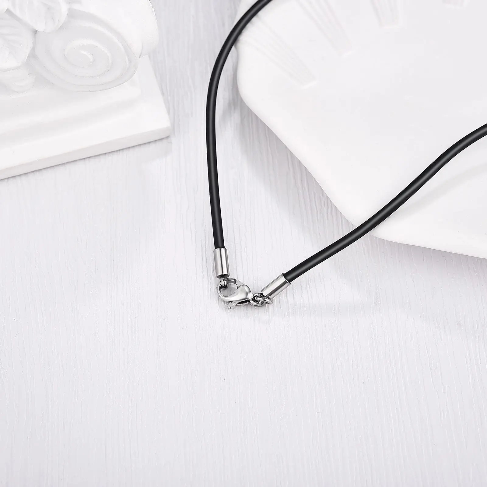 Collier En Caoutchouc Silicone Noir 50cm - Chaîne Cordon Pour Hommes Et Femmes