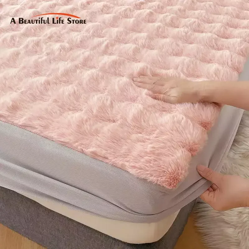 

3Pcs Faux Fur Fitted Sheet Soft Plush Bedcover Mattress Cover With All-around Elastic Rubber Band Bed Sheet With Pillowcases