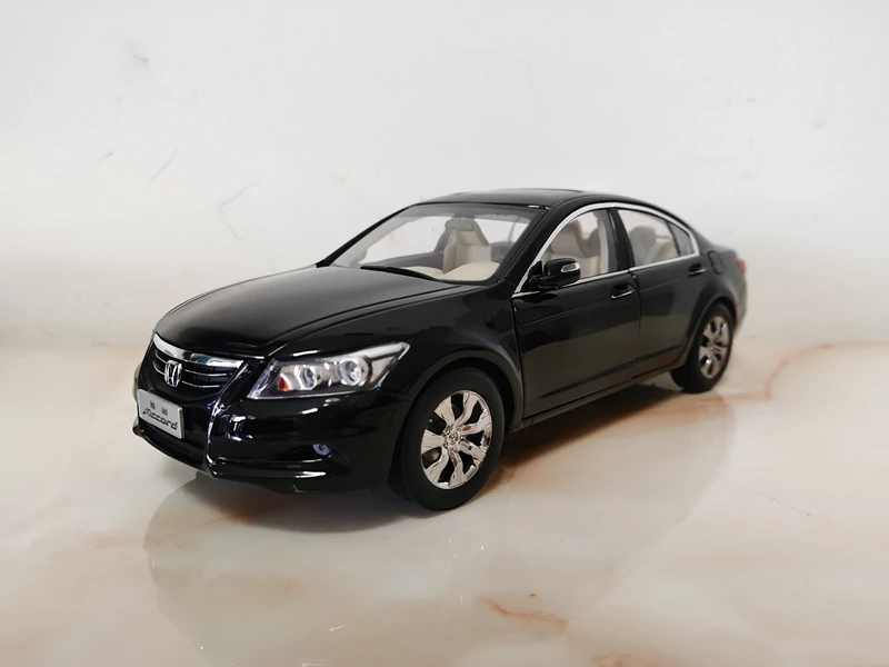 

1:18 Diecast Model for Honda Accord 8th Gen. 2012 Alloy Toy Car Miniature Collection Gifts Spirior 8.5th