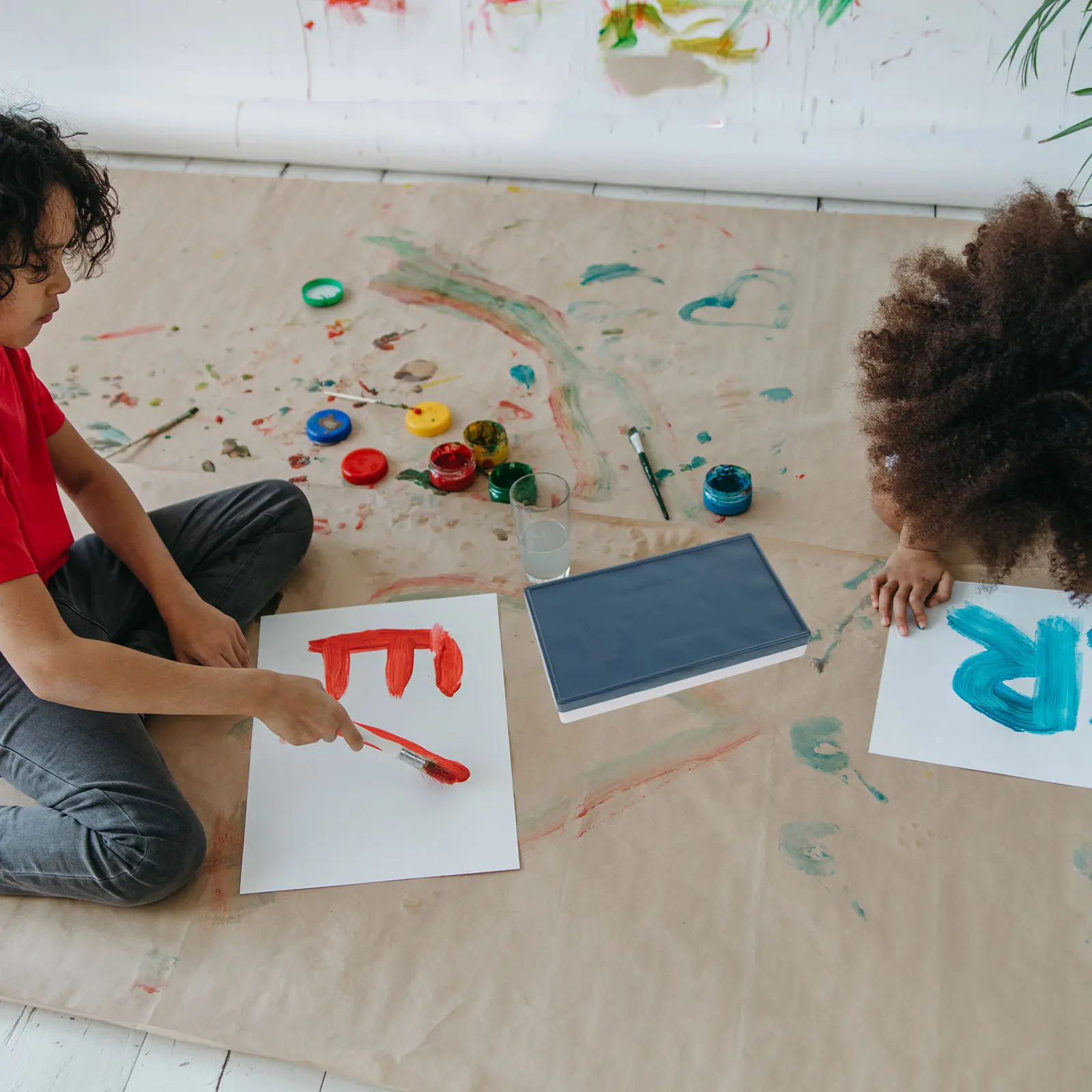 휴대용 경량 수채화 물감 상자 (아티스트, 학생용) - 둥근 모서리, 세척이 간편한 플라스틱, 색상 혼합 가능
