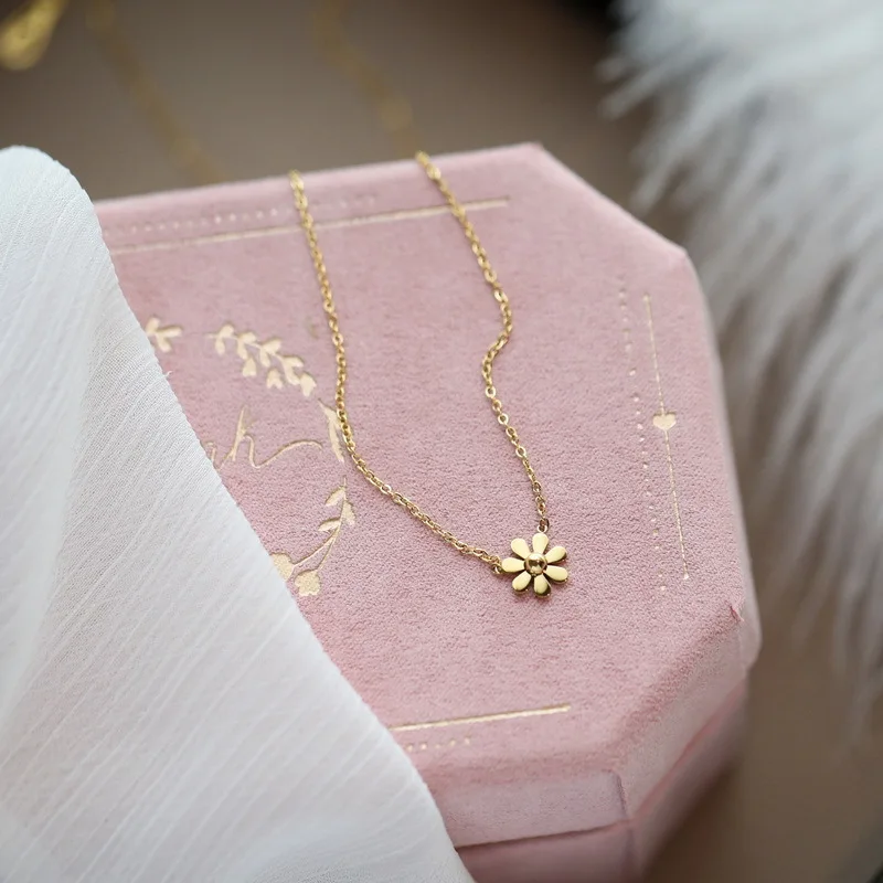 Collana per donna: i nostri suggerimenti e perché regalarla