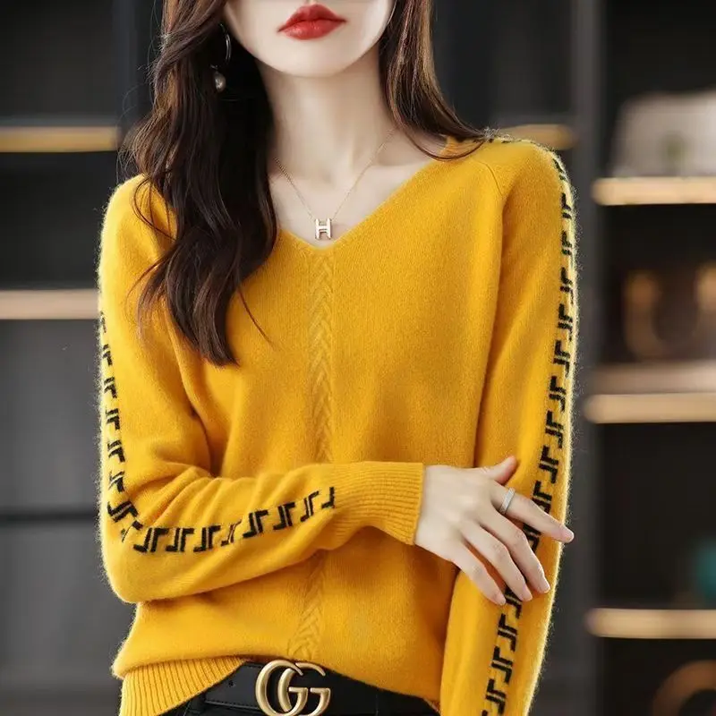 

Fashion V-Neck Knitted Spliced Loose Korean Sweaters Women's Clothing 2022 Autumn New Casual Pullovers All-match Commute Tops
