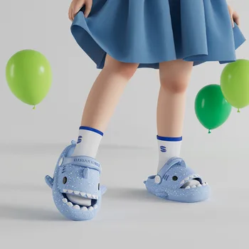 Pantofole luminose da squalo per bambini Estate Ragazzi Ragazze Bambini Sandali con cinturino luminoso notturno Scarpe casual da spiaggia morbide per cartoni animati antiscivolo 1
