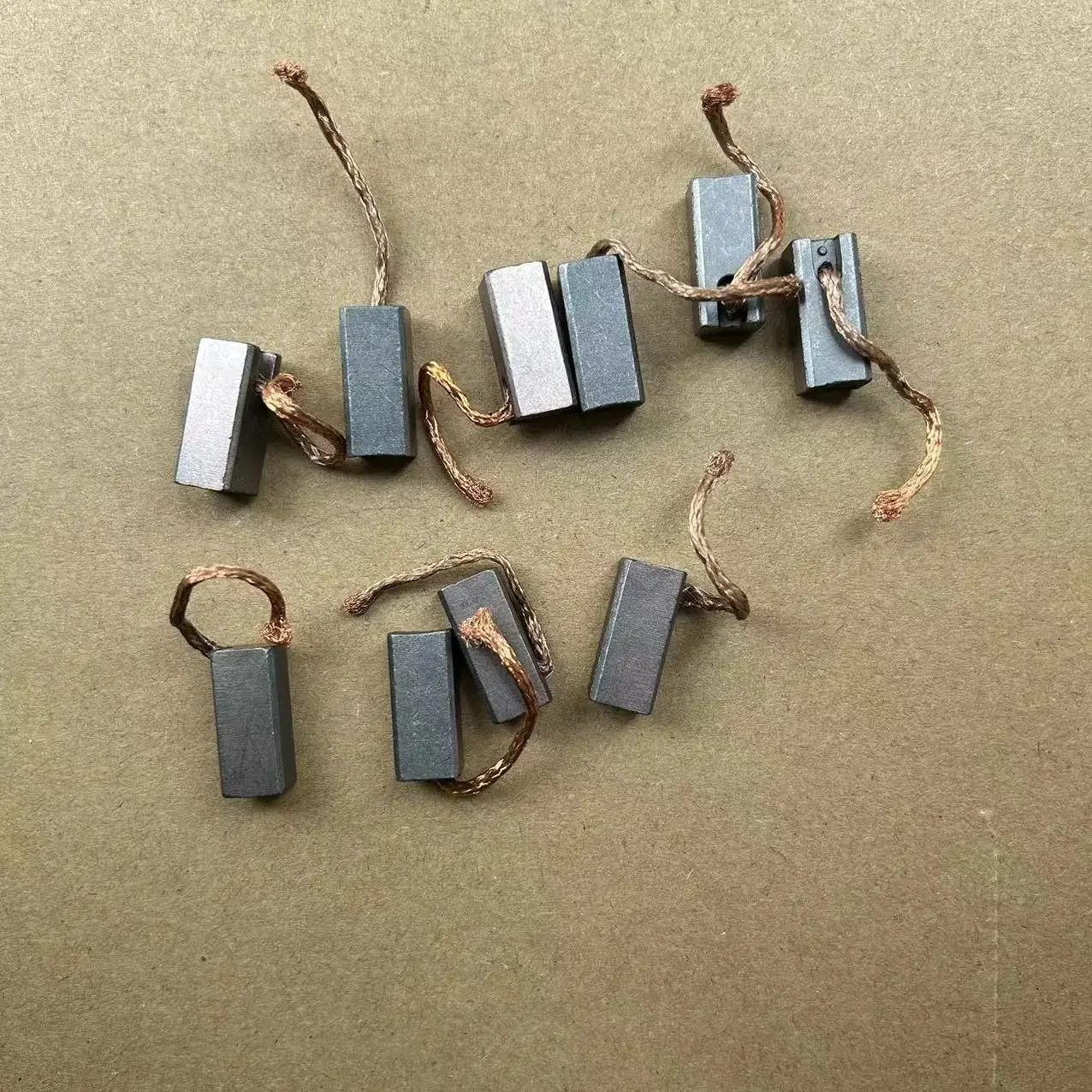 Car Generator Brush 10pcs/lot Car Window Wiper Motor Engine Copper Carbon Brush 3*4*5*6*7*8*9*10*12*14*15*16*17*18mm Auto Parts