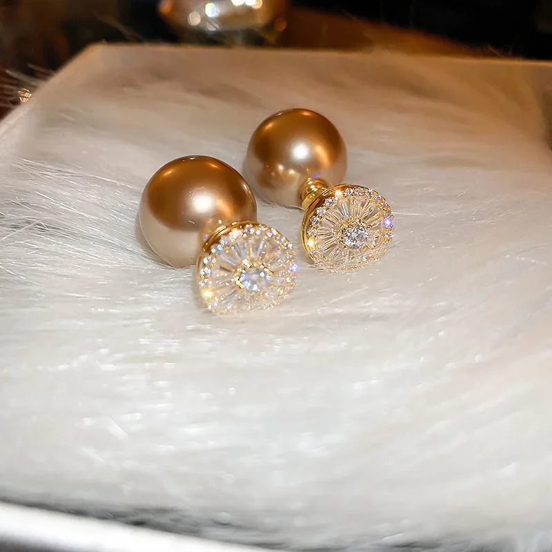 Boucles d'oreilles rondes simulées halo fleur diamant 2,00 ct plaquées