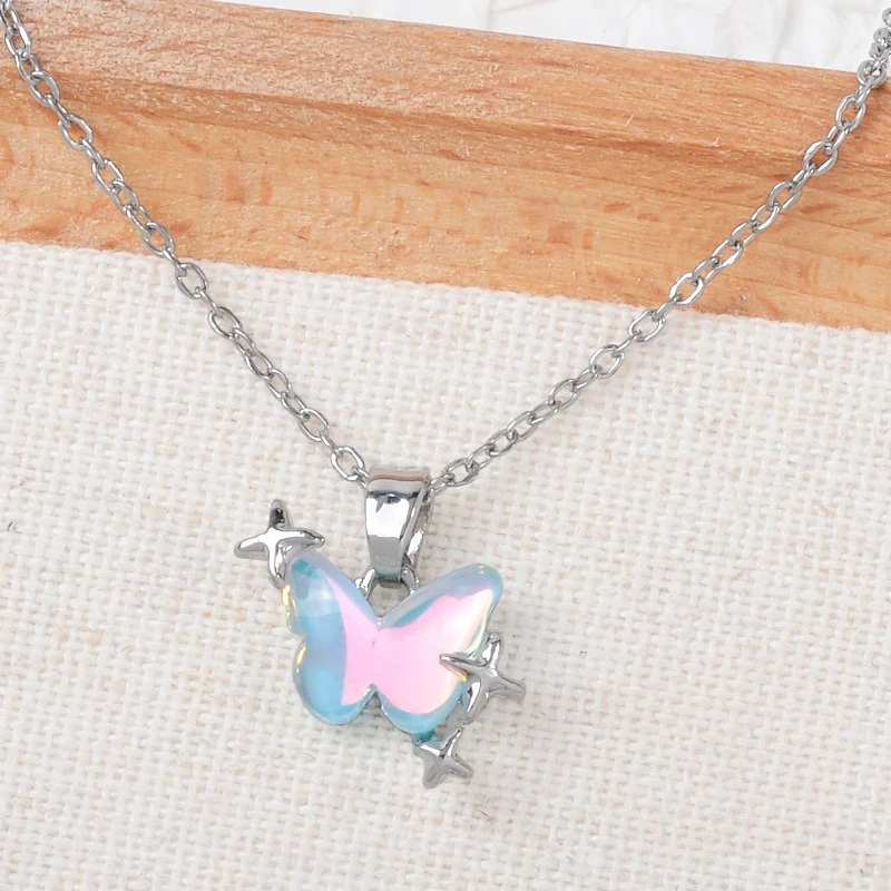 Cute Blue Jellyfish Ocean Pendant Necklace Suitable for Women's Unique Aesthetic Charm, Retro Jewelry Accessory Creativity