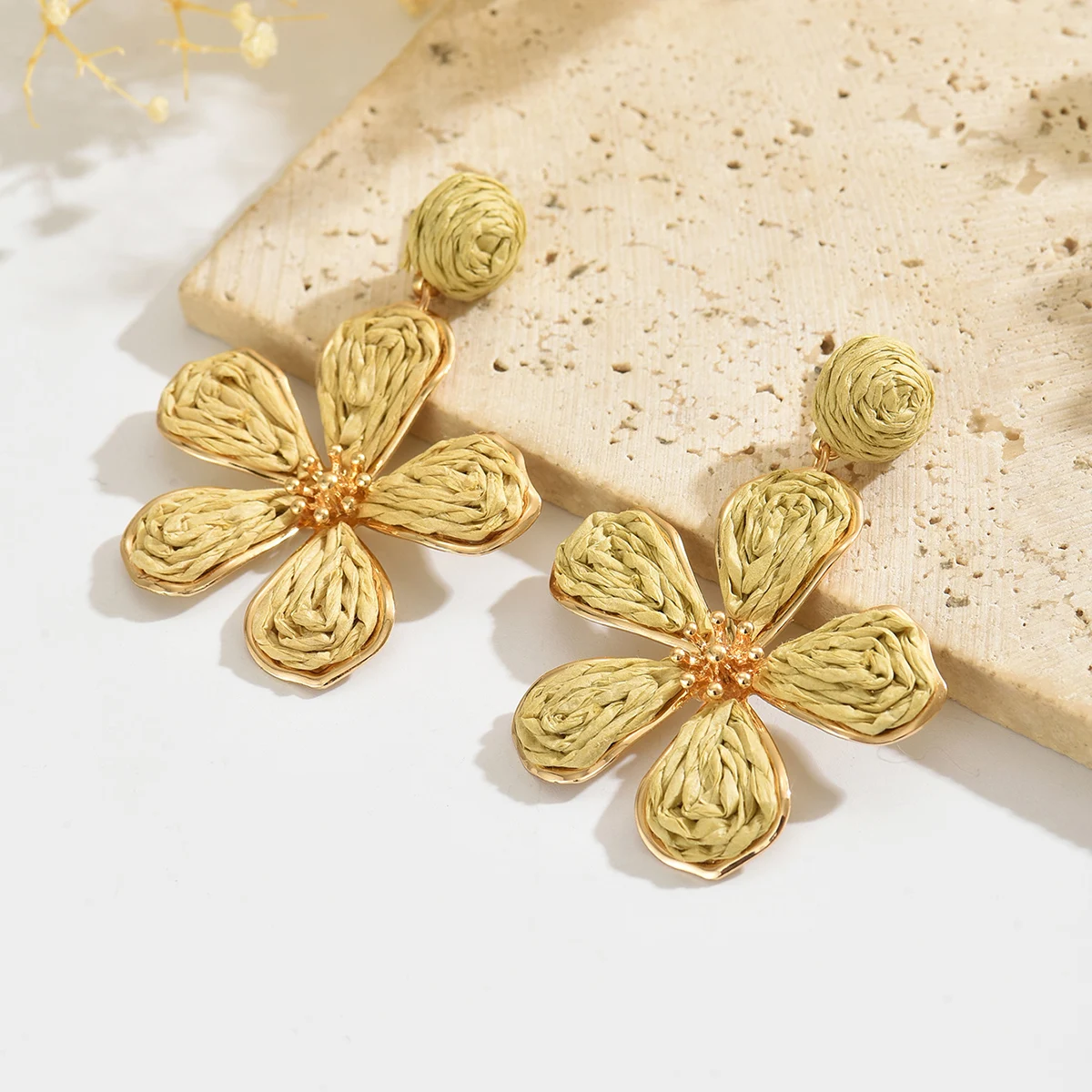 Bohemia Sweet Raffia Flower Drop Earrings for Women Girls Handmade Elegant Rattan Knit Dangle Earrings Summer Party Jewelry Gift