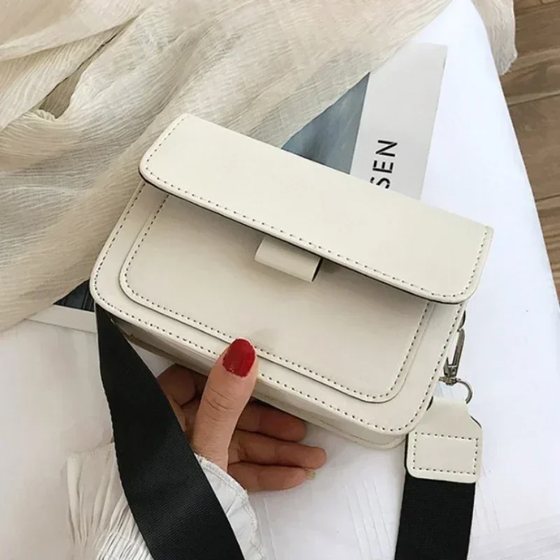 

Ladies Messenger Bag 2024 New Trendy Wide Shoulder Strap/chain Small Square Bag Retro Casual Simple Flap Crossbody Bag for Women