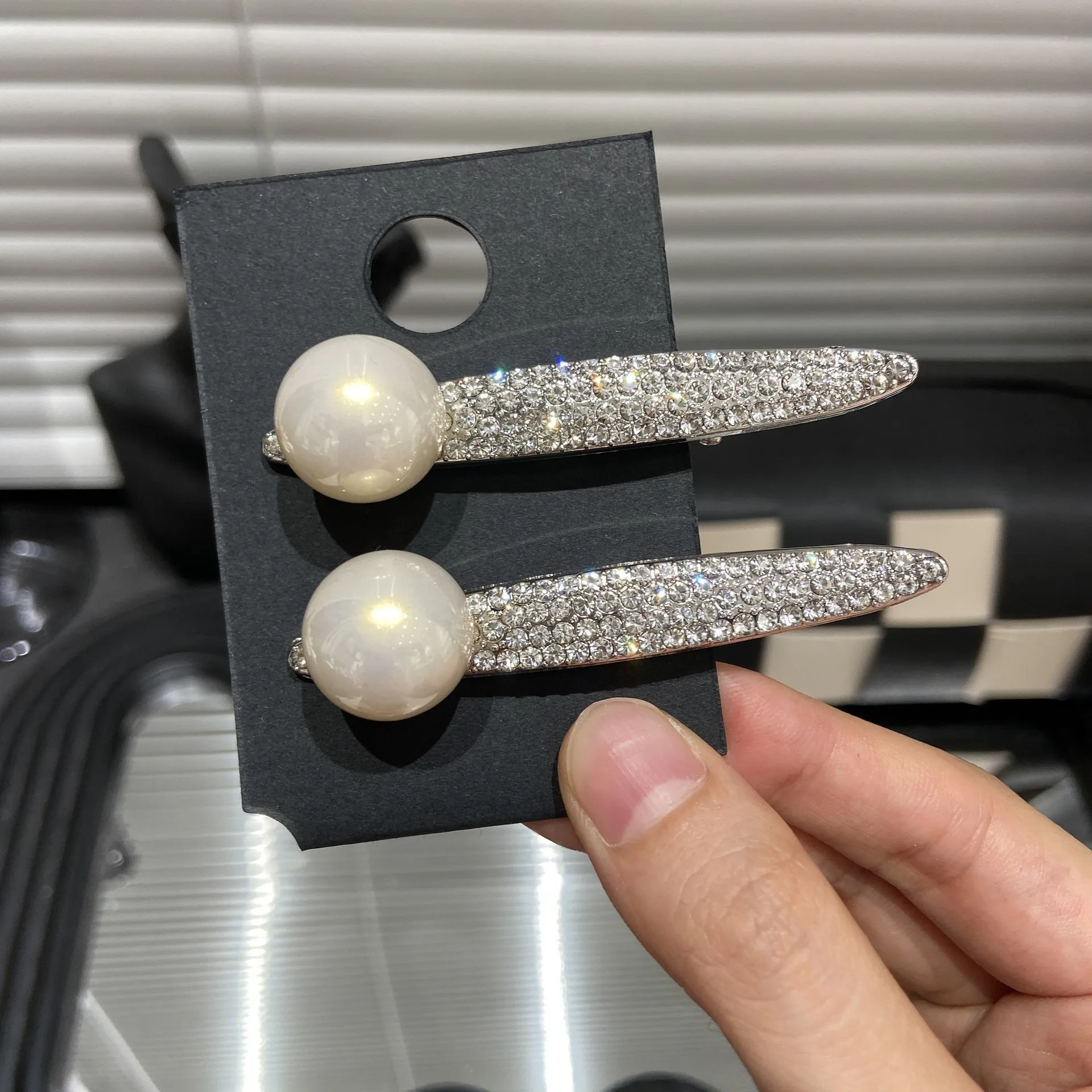 E3328 two spring and summer s with super sparkling temperament, bead bangs, versatile side hair clips