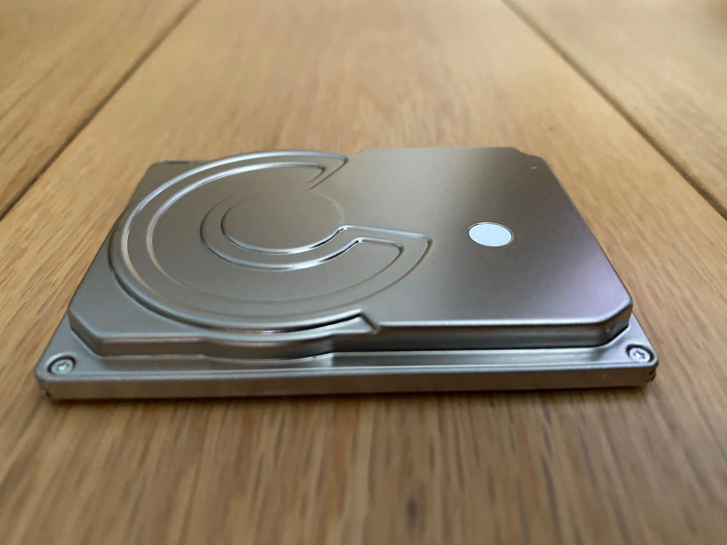 ハードディスクドライブ エンタープライズ3.5インチHDD、8TB - Ubiquitiストア