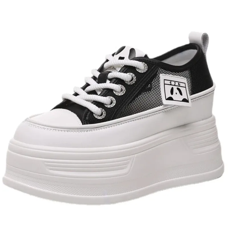 

Женские кроссовки из натуральной кожи, на платформе 8 см