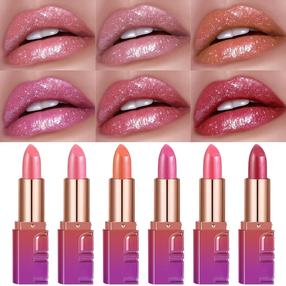 Schimmernder, perlmuttfarbener, glänzender Lippenstift mit goldenem Glitzer, hochpigmentiert, metallisch-glänzend, diamant-glamourös, luxuriös, kräftiger Glitzer-Lippen-Make-up_voghion.com
