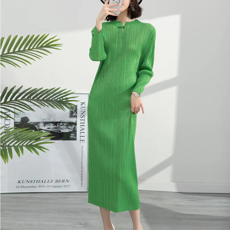 

2023 spring new women's Qipao buckle dress Miyak fold Fashion plus size slimming commuter stand collar long dress