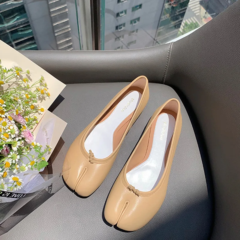 Cute Split Toe Pig Trotters Single Shoes Soft Leather Shallow Mouth Flat Shoes Casual and Comfortable To Step On