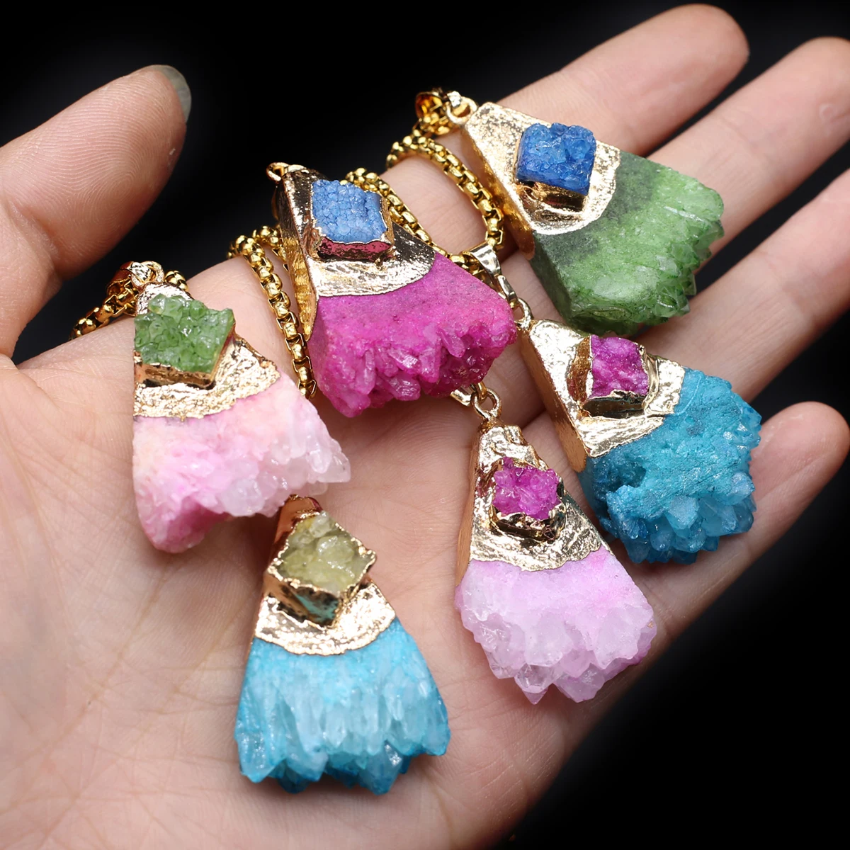 

Natural Semi Precious Stone Irregular Crystal Cluster Necklace Colorful Crystal Pendant Exquisite Jewelry Accessory Gift
