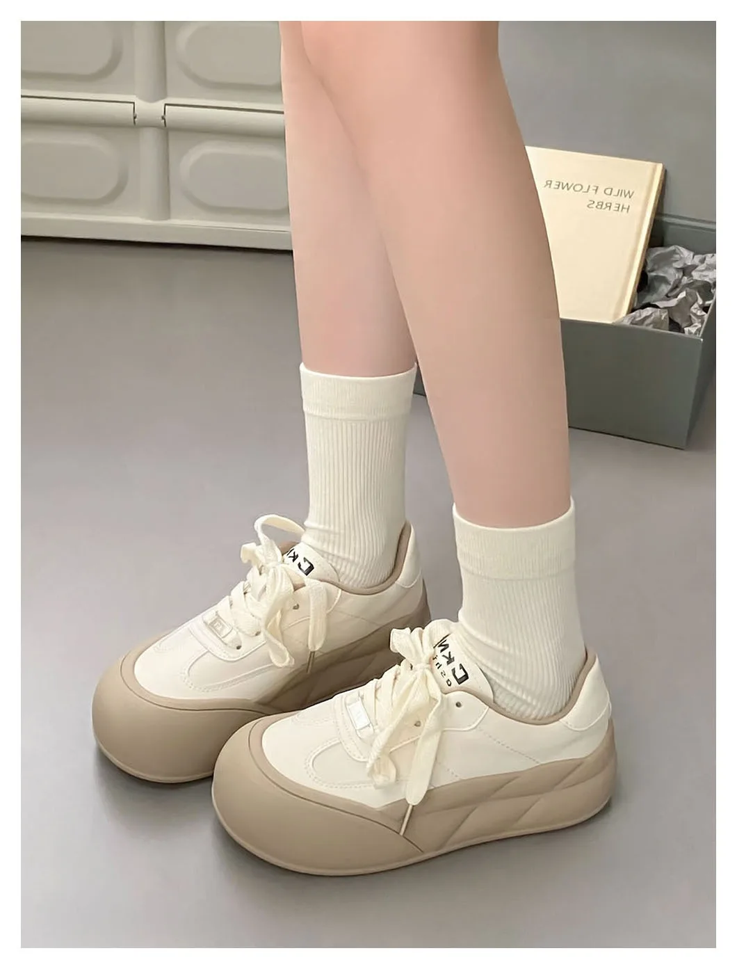 Round Toe Fashion Women Casual Shoes for Spring 2024 Thick Soled Height Women Shoes Leather Pleated Lace-up Board Shoes 24-204