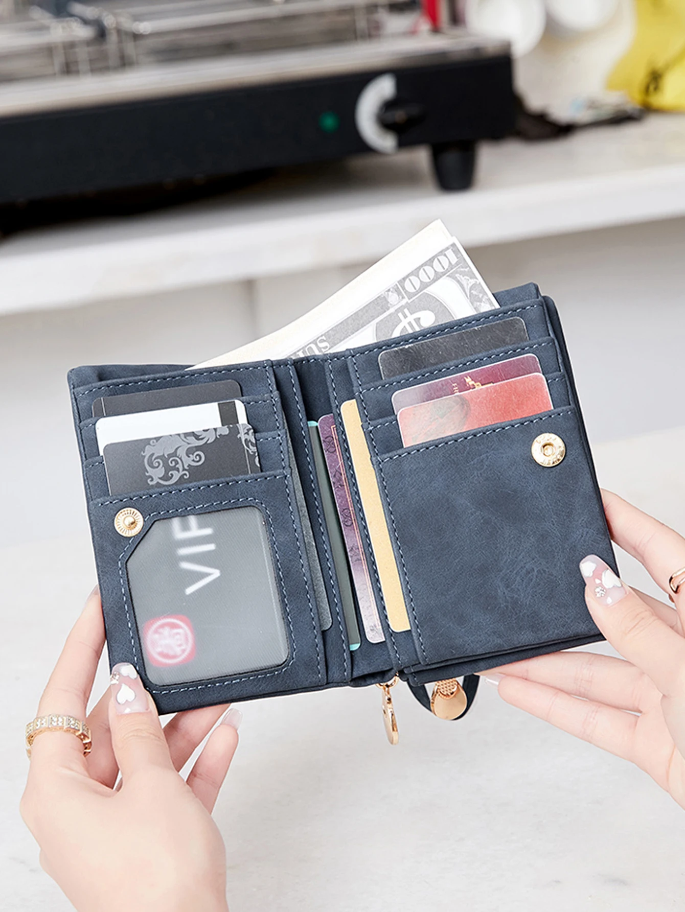 Retro foldingzipper wallet high-quality PUleather portablemultifunctional women's walletfashionable withID card window wrist bag 2