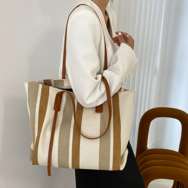 Korean Large Capacity Women Shoulder Bags 2022 New Simple Vertical Stripe Leisure Women Tote Bag Fashion Handbag