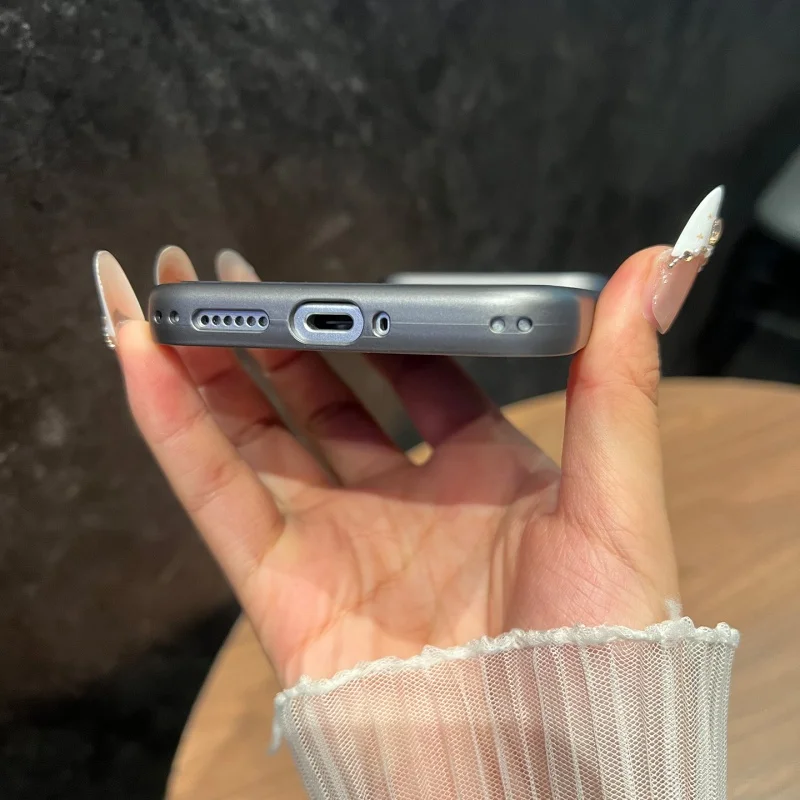 Retro Carbon Fiber Matte Shockproof Magnetic Wireless Charging Case