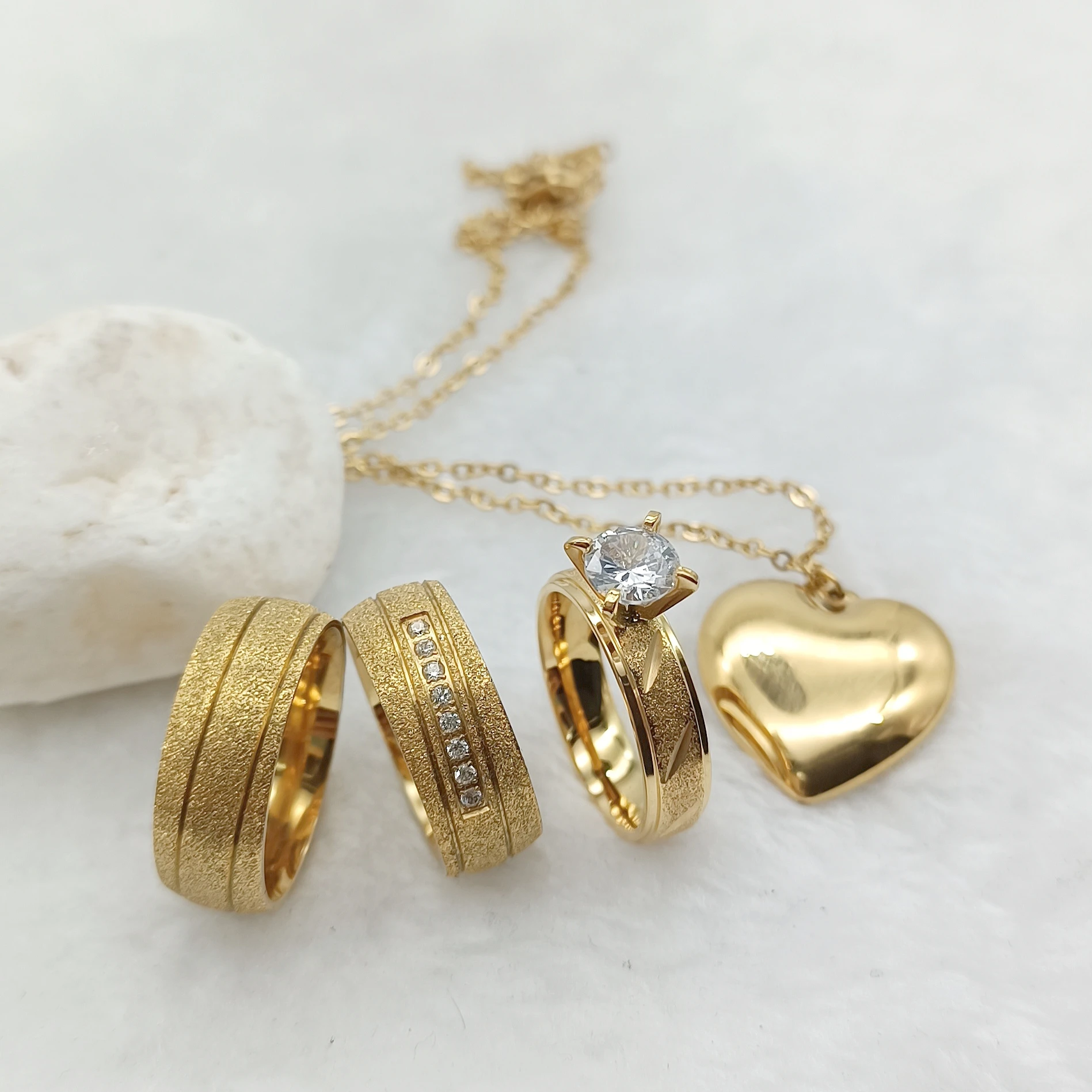 

Designer Fine Jewelry 3 Carat Cz Diamond Ring Engagement Ring Set 18K Gold Plated Wedding Couples Rings Pendant Necklace