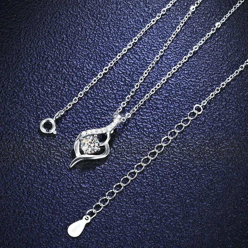 PT950 Platinum Clavicle Necklace 0.5 Carat Moissanite Diamond Pendant For Women