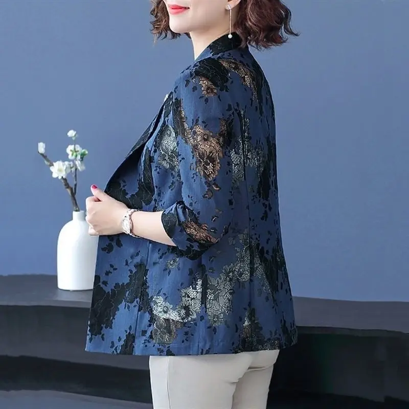 Mom's Spring Summer New Small Suit Coat Fashionable Upscale Lace Hollow Button Pocket Splicing Casual Versatile 3/4 Sleeve Coat