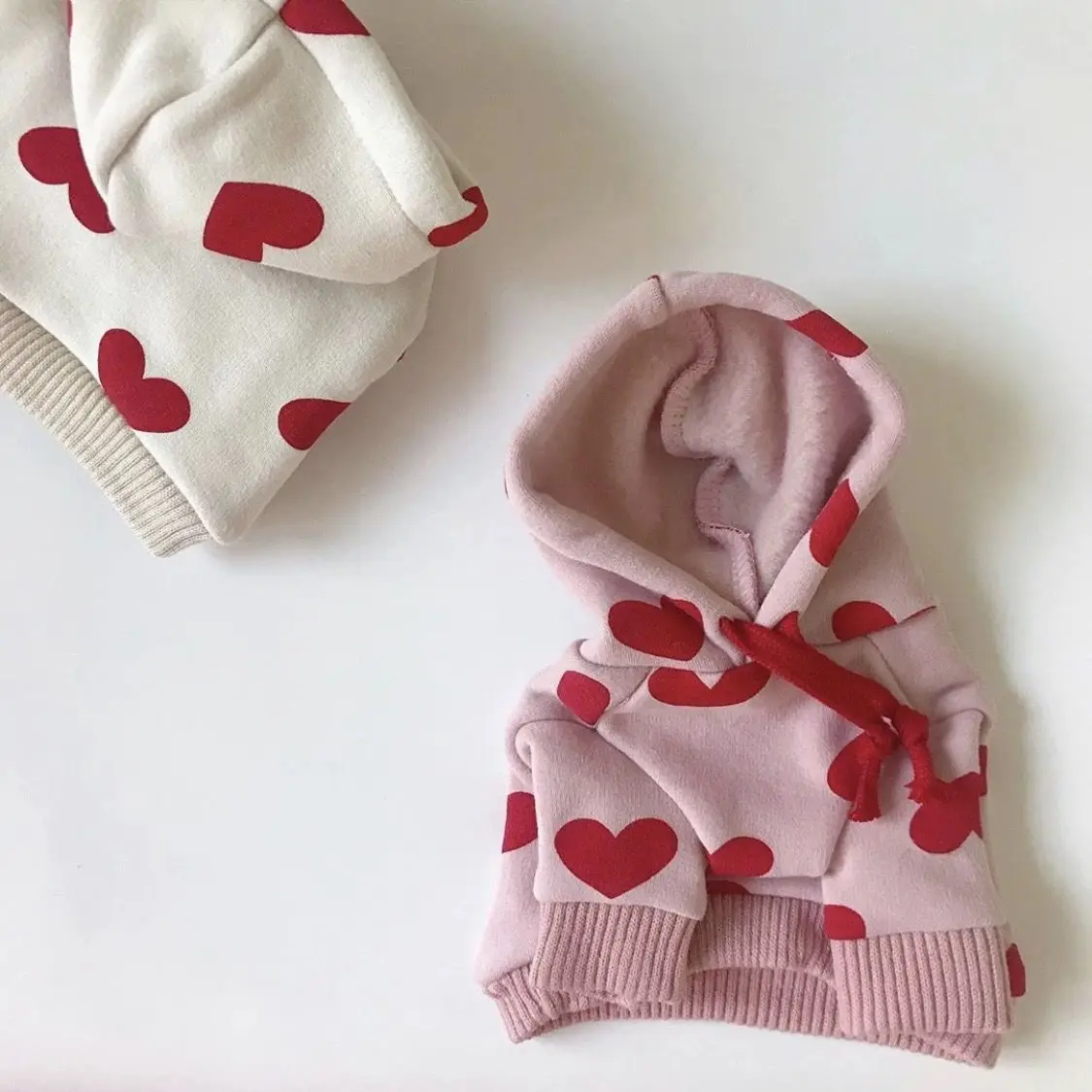 Sudadera con capucha para perros pequeños y medianos con corazón_voghion.com