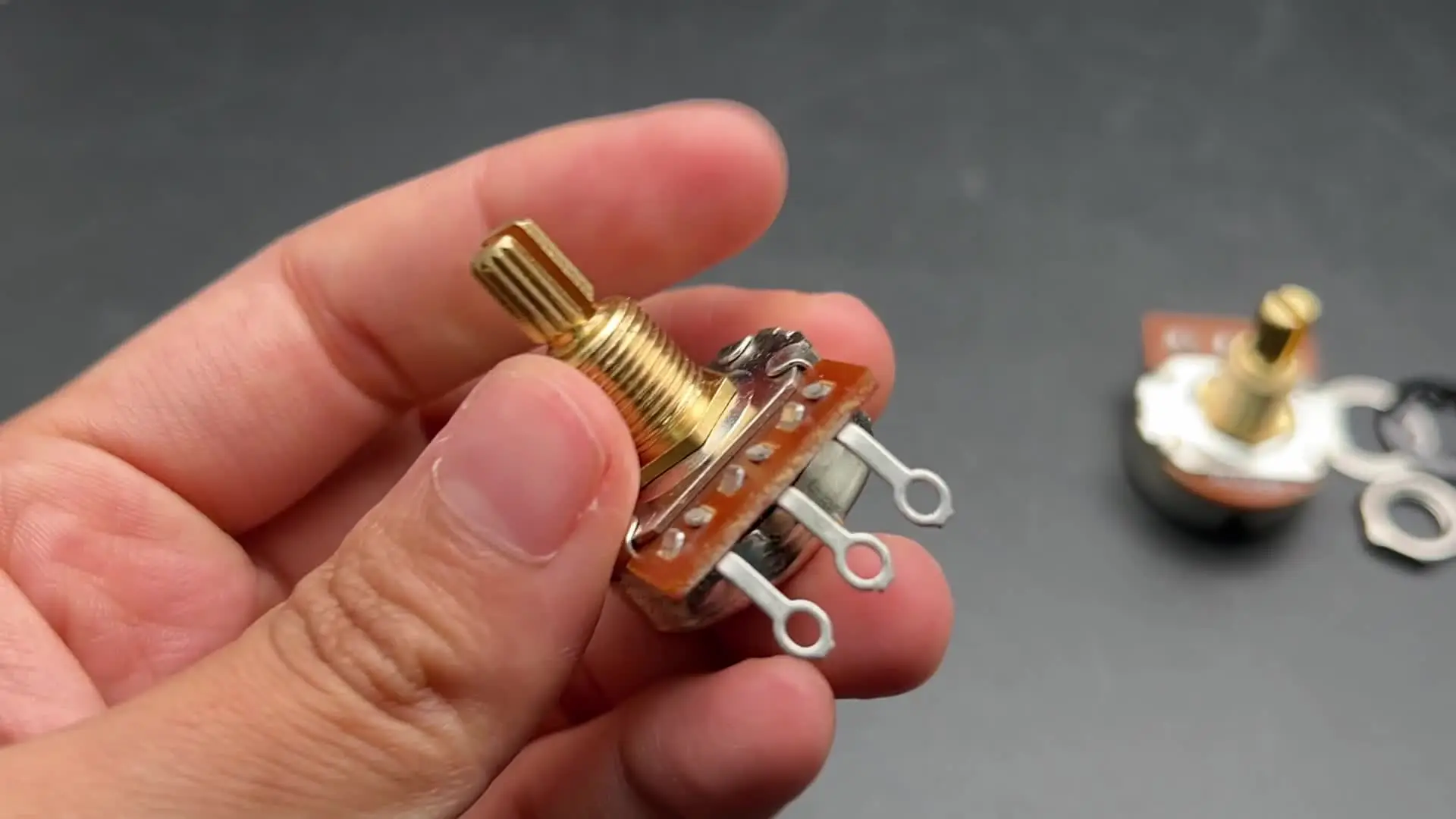 Accessori Per Chitarra Potenziometro Ad Albero Lungo Diviso In Rame Per Chitarra Da 1 Pz Per La Costruzione Di Bassi Per Chitarra Elettrica (Color : B500K