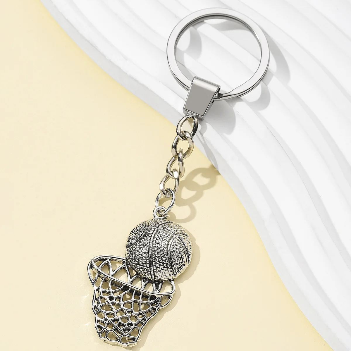 Creativo Stile Hip-Hop Canestro Da Basket Portachiavi In Metallo Gioco Di Basket Regalo