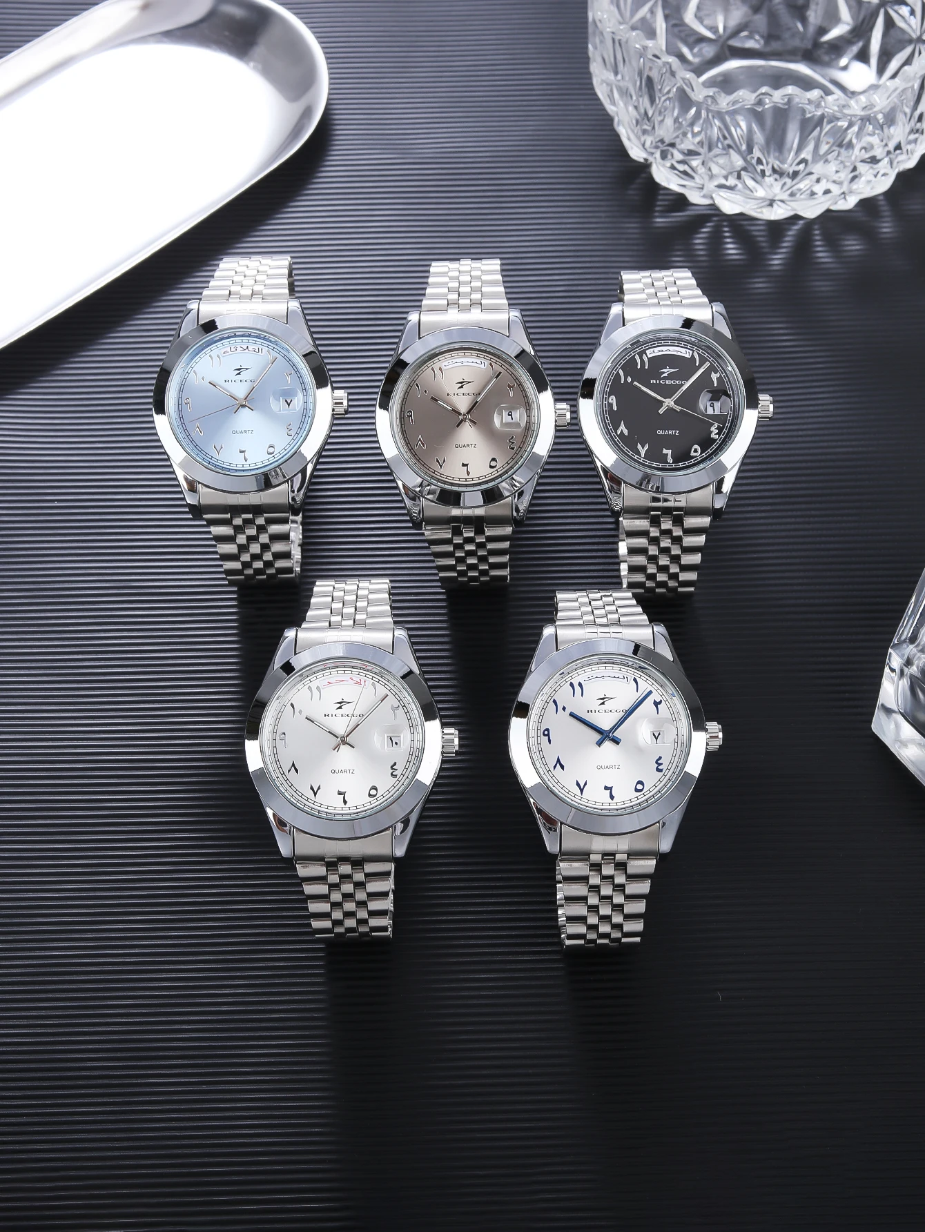 Quartz men's watch with Arabic numeral scale design, calendar display function, stainless steel strap, simple dial, suitable for