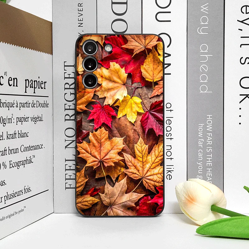 Hand-Painted Autumn Maple Leaf Phone Case – Artistic Soft Cover with Unique Design