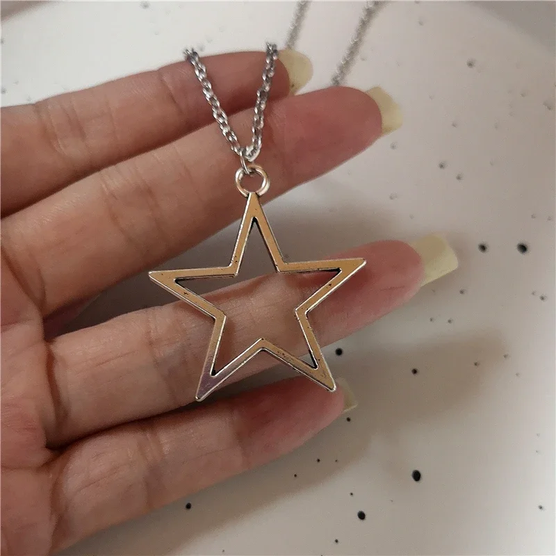 Fino a 38% su Catena di luci LED a forma di stella e luna | Groupon