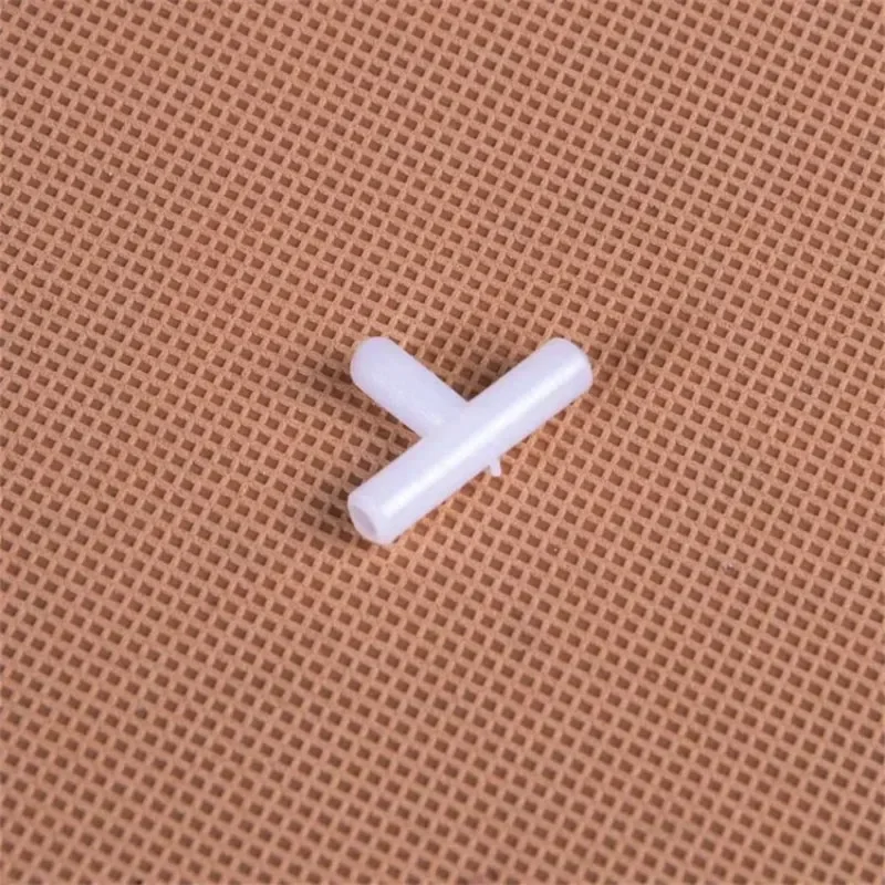 4mm Plastic Tee's 4