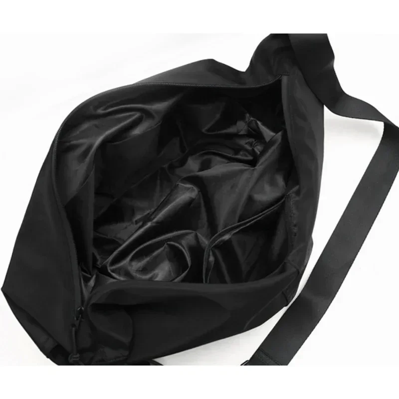 Borse a tracolla da uomo tinta unita di grande capacità Hobos unisex Harajuku stile giapponese borsa da viaggio impermeabile in nylon con cerniera - immagine 5