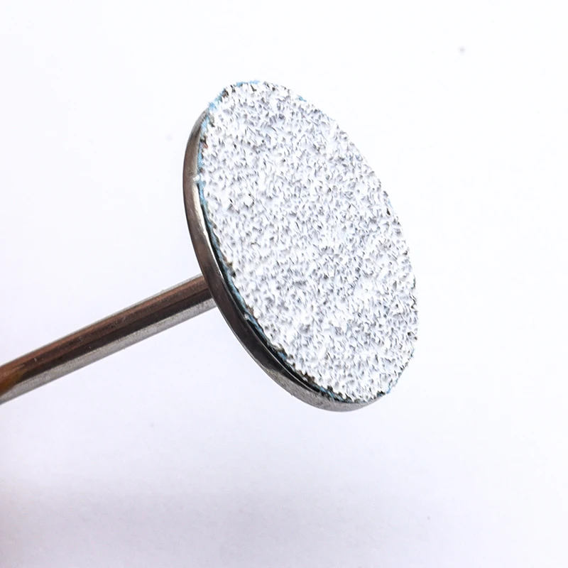 새로운 블랙/화이트 샌딩 페이퍼 50/pcs 페디큐어 풋 케어 도구 15mm 20mm 25mm 네일 드릴 비트 디스크 디스크 살롱 Calluse 교체 가능