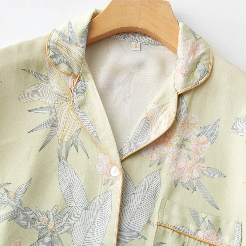 Elegant Floral Lily Print Pajama Set - Women’s Silk-like Viscose Sleepwear with Piping Details