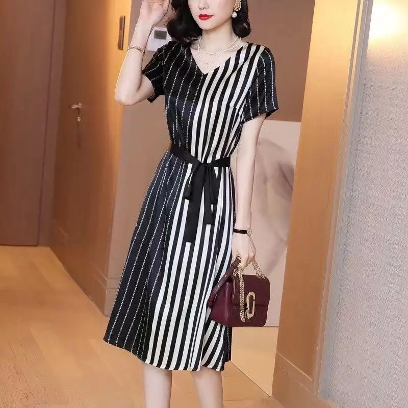 

Женское Элегантное повседневное платье в стиле пэчворк с V-образным вырезом и коротким рукавом, женская одежда, простое платье средней длины в полоску, летнее женское платье