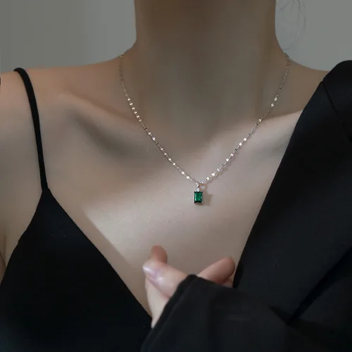 품격을 향상시키는 VOQ 실버 컬러 에메랄드 목걸이, 그 아름다움을 만나보세요. 추천