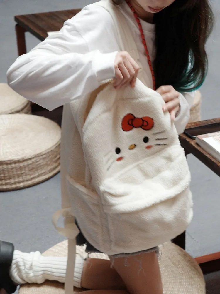 Рисунок 4 - MINISO милый плюшевый рюкзак Hello