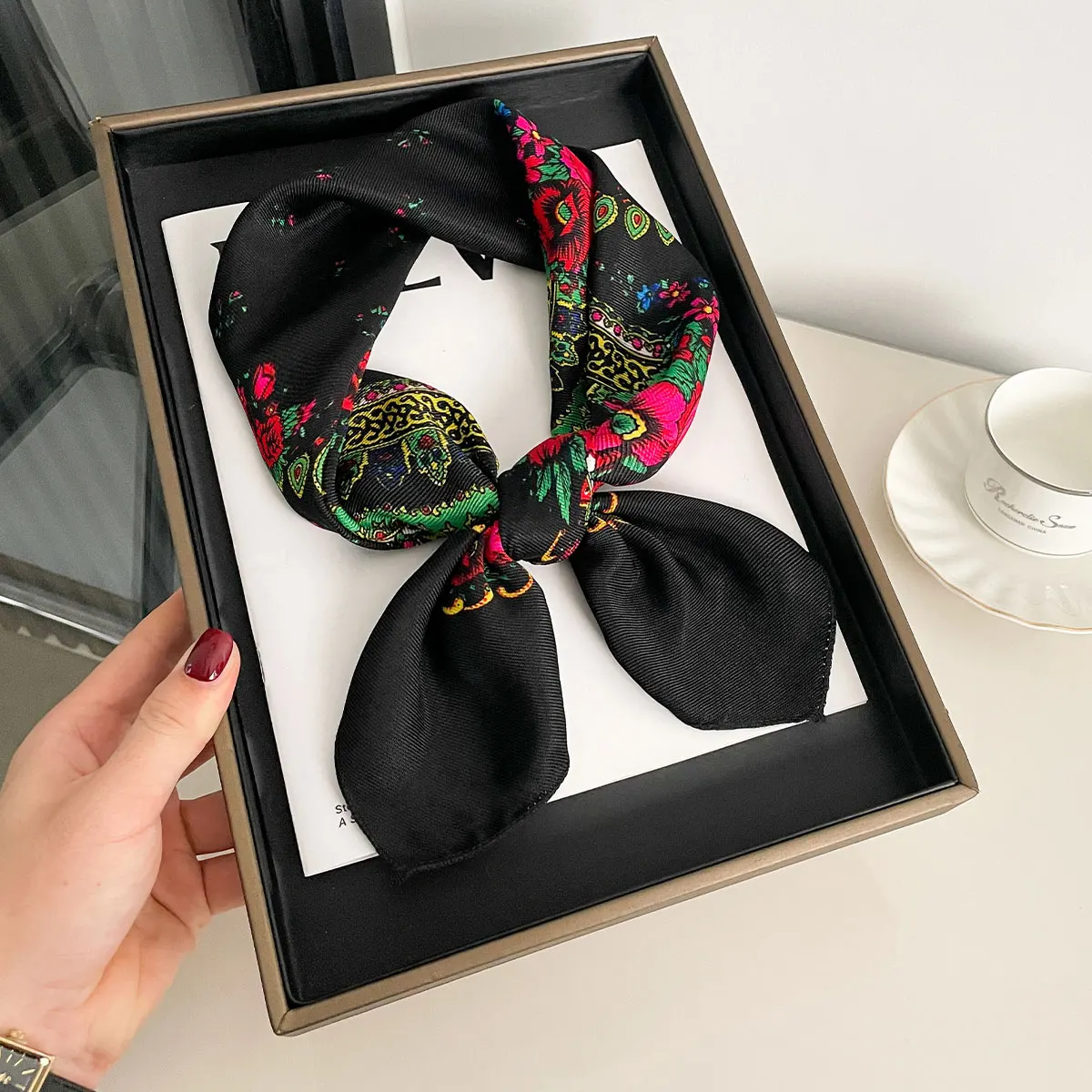 70X70CM Hochwertige Quadratische Mode Schal Frauen Floral Baumwolle Bandanas Dame Schals Hijab Stirnband Zubehör Taschentuch Haar – Detail 10
