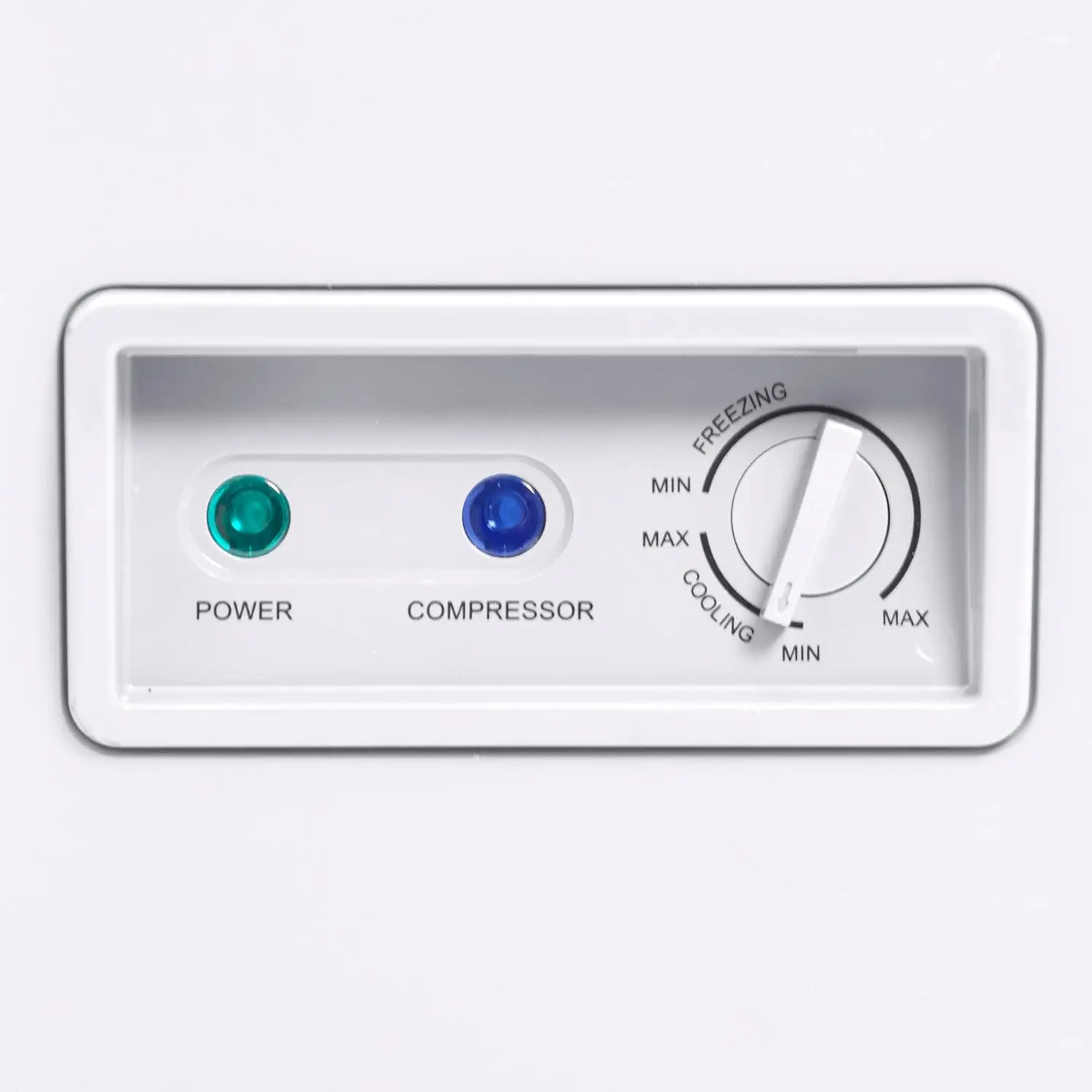 WB0700CFMW Chest Freezer with Adjustable Temperature Control Free-Standing with Single Flip-Up Lid Manual Defrost with Drain 6