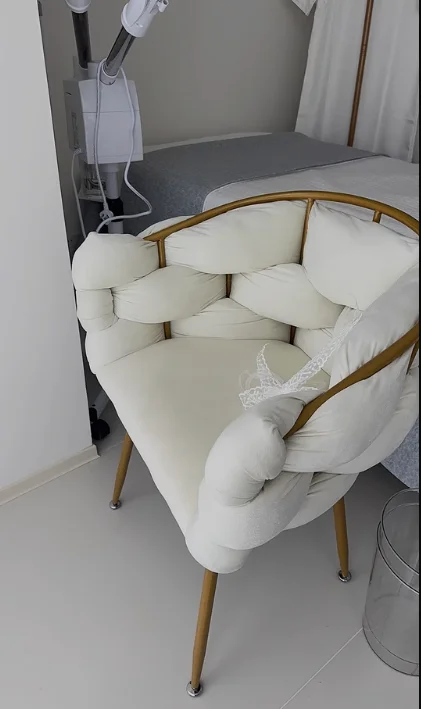 Metal Vanity Chair Sturdy Dining Seat Comfortable Backrest Princess Chair Soft Manicure Chair Suitable for Beauty Salon Bedroom