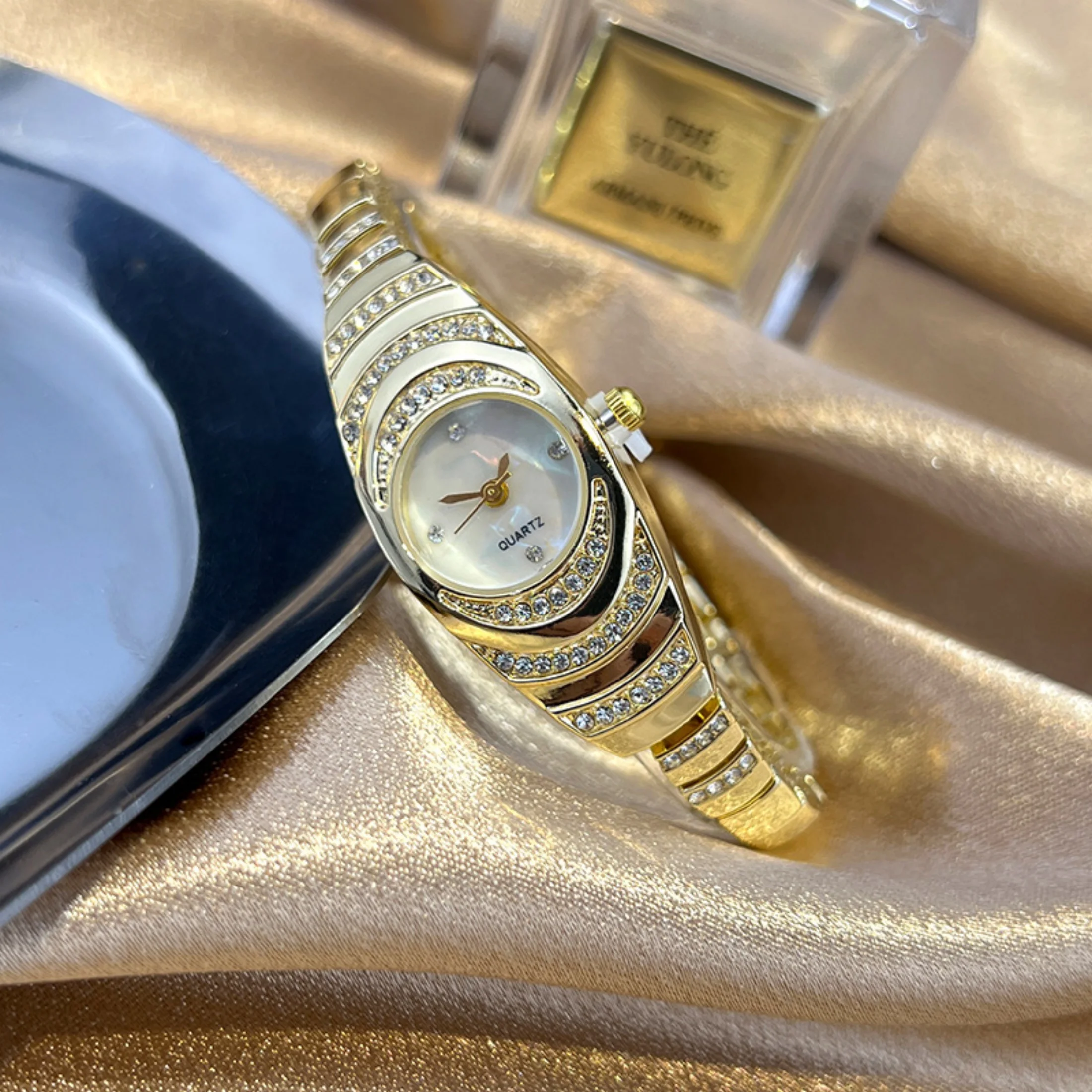 ساعة نسائية أنيقة على الموضة 30 متر مقاومة للماء ت...