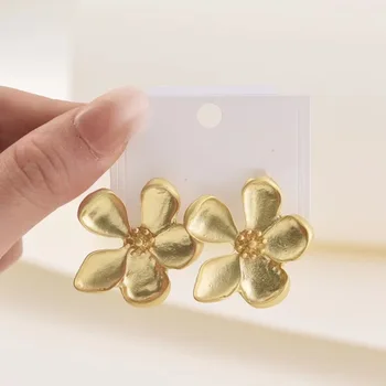 2025 new exquisite versatile flower stud earrings, fashion jewelry earrings for women